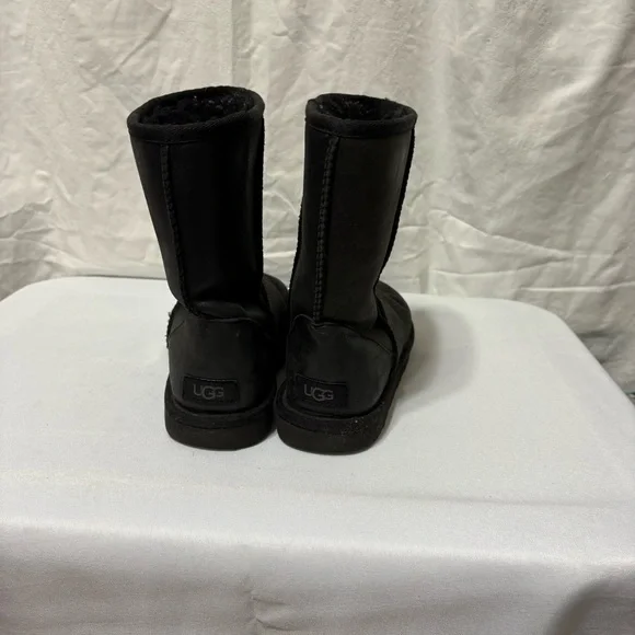UGG Classic Short Leather Boots in black. - Picture 7 of 9